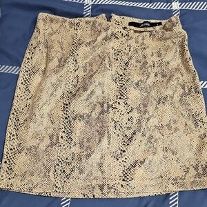 Chic Snakeskin Pencil Skirt